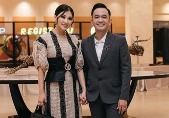 Sarwendah Tampil Seksi Pakai Midi Skirt Saat Liburan, Kaki Istri Ruben Onsu Justru Bikin Salfok!