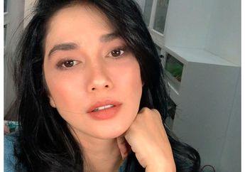 Terima Duit Ratusan Ribu dari Tangan Ussy Sulistiawaty, Tukang Jamu Ini Tak Kuasa Menahan Haru dan Doakan Sang Artis Agar Punya Anak Lagi