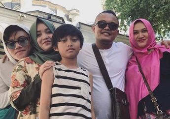 Anak-anaknya Turuti Keinginan Terakhir Sang Ibunda Sewaktu Malam Tahun Baru, Rupanya Sule Malah Lakukan Hal Ini Pada Saat yang Sama: 'Iya Permintaan dari Lina Sendiri'