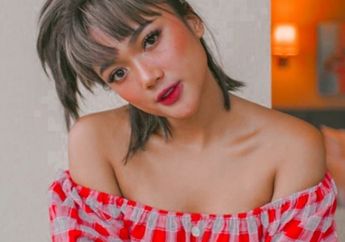 Marion Jola Diprotes Netizen Saat Tampil Seksi Pakai Tank Top di Candi Borobudur, Salah Pakai Sepatu Juga?