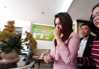 Lakukan Mediasi Berjam-jam, Jenita Janet Menangis Sesenggukan hingga Tak Kuat Bicara Usai Sidang Cerai