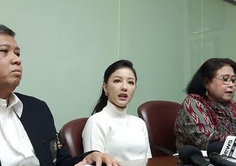 Pramugari Siwi Widi Gandeng Elza Syarief Pasca Dituding Jadi Gundik, Bakal ke Ranah Hukum?