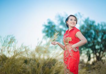 Imlek 2020: Bingung Mau Pakai Baju Apa Saat Tahun Baru Imlek? Contek 4 Inspirasi Cheongsam Cantik Berikut Ini!