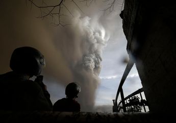Puluhan Tahun Tertidur, Gunung Taal di Filipina Tiba-tiba Erupsi Disertai Petir Hingga Berpotensi Tsunami, Warga: Seperti Ada Monster yang Keluar!