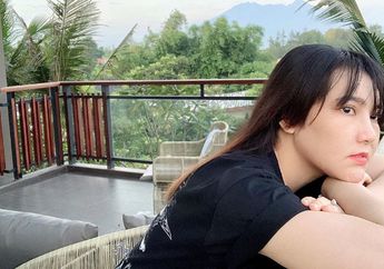 Ngaku Tinggal Sementara di Apartemen Mewah yang Lengkap dengan Dapur Besar, Via Vallen Tuai Nyinyir Netizen Usai Ketahuan Ngulek di Atas Meja Kaca: Salah Tempat!