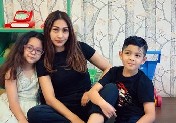 5 Potret Kebersamaan Amira & Atharnaga dan Mamanya, Tata Janeeta!