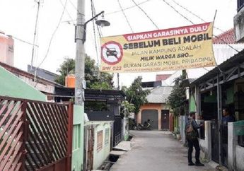 Pasang Spanduk Ukuran Besar, Warga Harapan Jaya Tulis Pesan Menohok Jalan Kampung Bukan Garasi Pribadimu