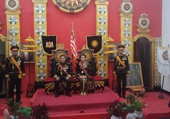Buat Anak-anak Kecil Lari Ketakutan Saat Hendak Mengaji, Batu Prasasti Keraton Sejagat yang Dibalut Kain Kafan dan Dihiasi Ukiran Naga dan Sperma Ternyata Dibuat oleh Sosok Ini