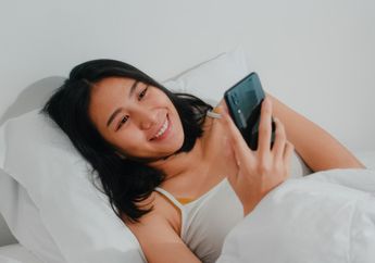 Punya Kebiasaan Langsung Lihat Handphone Setelah Bangun Tidur? Waspada 3 Dampak Negatif ini!