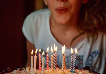 Enggak Nyangka! Tiup Lilin Kue Ulang Tahun Ternyata Simpan Bahaya untuk Kesehatan! Begini Alasannya