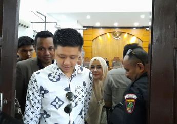 Berderai Air Mata Saking Rindukan sang Anak, Rey Utami Sampai Alami Pembengkakan Mata Karena Pembuluh Darah Pecah: Nggak Habis-habis Nangis