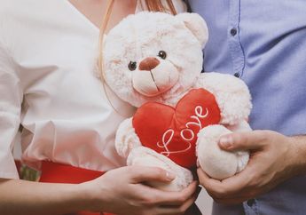 Hari Valentine 2020: 12 Inspirasi Kado Valentine Sesuai Zodiak Buat Si Dia, Aries Cocok Diberi Kamera Polaroid atau Perhiasan nih!