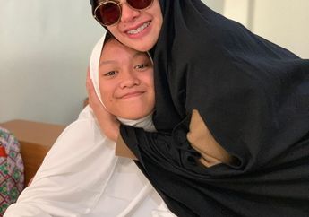 Salihah, 3 Putri Seleb Ini Memutuskan Untuk Masuk Pondok Pesantren!