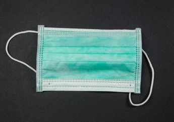Viral di Twitter, Wanita Apes Lantaran Terima Segepok Masker Bekas Pakai Seharga Rp 330 Ribu, Pihak Apotek Beri Konfirmasi: Dapat Barang dari Solo...