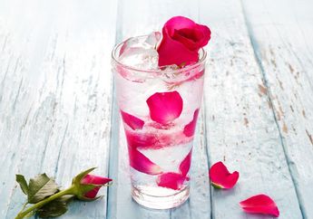 Lebih Berkhasiat, Yuk Minum Air Mawar Untuk Kecantikan & Kesehatan!