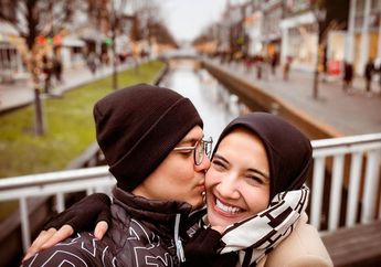 9 Tahun Mengarungi Bahtera Rumah Tangga, Irwansyah Pamer Foto Mesra Bersama Sang Istri, Suami Zaskia Sungkar: Semoga Kita Terus Bergandengan
