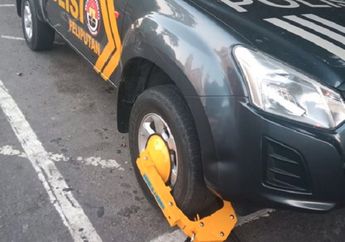 Tanpa Ampun, Mobil Operasional Polda Parkir di Bahu Jalan Digembok Petugas Dishub