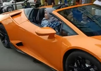 Cewek Berhijab Pamer Lamborghini Huracan Rp 14M Bikin Geger Warga Kalsel, Sudah Punya SIM Belum Ya?
