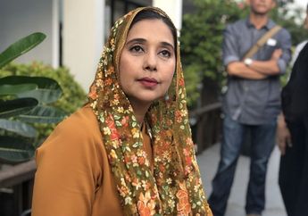Miliki 6 Orang Anak Berparas Bule dari 3 Ayah Berbeda, Ayu Azhari Bagikan Rekaman Suara Merdu Putranya saat Kumandangkan Azan di Tengah Wabah Corona, Netizen: Subhanallah Merdu Sekali