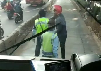 Polisi Beberkan Identitas Pemotor Pakai Pelat Merah yang Ngotot Pada Petugas Transjakarta, Pegawai Kementrian?