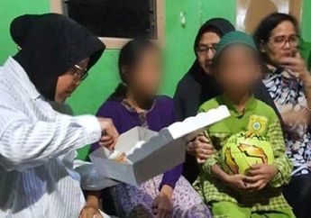 Janda Asal Surabaya Tewas Dibunuh Mantan Suami, Wali Kota Risma Sambangi Rumah Duka untuk Beri Bantuan pada Anak-anak Korban: Kamu yang Pinter Sekolahnya Ya, Nak!