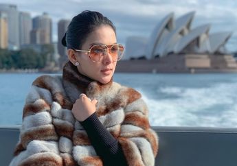 Berstatus Istri Pengusaha Tajir, Syahrini Tampil Sederhana dengan Kaos Oblong Sambil Tenteng Tas Hermes dari Kulit Buaya Senilai Rupiah, Begini Penampilannya!