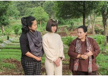 Ziarah ke Makam Lina Jubaedah, Paranormal Mbak You Beri Peringatan Keras pada Feni Rose dan Chika Jessica Saat Masuki Area Peristirahatan Terakhir: Takutnya Ada yang Nggak Nyaman!