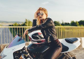 Tetap Ingin Kece Riding dengan Jaket Kulit? Simak Beberapa Cara Merawatnya Agar Tak Cepat Rusak, Ladies!