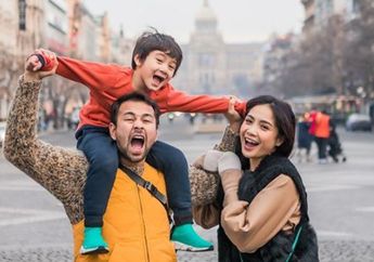 Rumah Tangganya Dikabarkan Hampir Bubar Sampai Diserang Gosip Pelakor, Nagita Slavina Malah Makin Sayang Raffi Ahmad: Karena Kamu Menyebalkan!