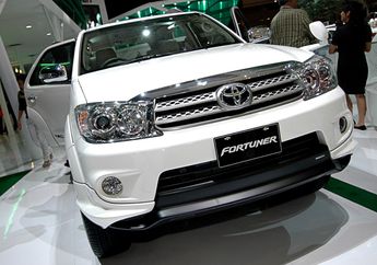 Jatuh Hati Pada SUV Toyota Fortuner Transmisi Matik, Segini Harga Seken Keluaran 2015