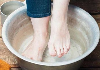 Tak Perlu Perawatan Mahal, Cuma Rendam Kaki di Air Hangat dan Garam Selama 30 Menit Ternyata Bisa Datangkan Hal Fantastis Ini! Wajib Ditiru