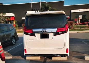 Pemilik dan Pengemudi Mobil Mewah Seperti Toyota Alphard Itu Cenderung Ngeselin, Ada Studinya Nih