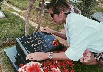 Momen Haru Setelah 4 Tahun Kepergian Olga Syahputra, Jessica Iskandar Kunjungi Makam untuk Rayakan Ulang Tahun Almarhum: Selamat Ulang Tahun Kak Olga, Tempat Terindah Untukmu di Surga!