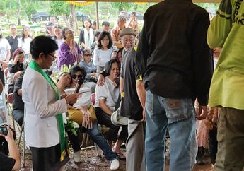 Anak Karen Pooroe Dimakamkan, Sang Nenek: Zefi Kenapa Caranya Begini!