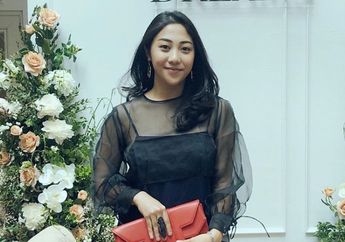 Simpel & Menawan Pakai Outfit Hitam Saat Kondangan Ala Adik Nikita Willy, Winona Willy!