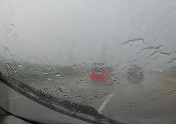 Hujan Masih Mengancam, Jangan Cuekin Karet Wiper yang Fungsinya Sudah Menurun