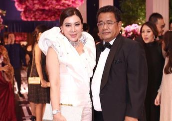 Kecipratan Harta sang Bos karena Dapat Bonus Mobil Mercedes Benz Seharga Rp 1 Miliar dan Digaji Rp 20 Juta per Bulan, Intip Cantiknya Asisten Pribadi Hotman Paris, Nurbaeny Janah dalam Balutan Cheongsam Merah