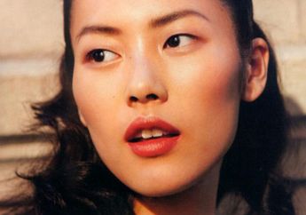 Ini 3 Bronzer Terbaik Biar Wajah Anti Pucat & Glowing Alami!