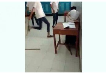 Heboh Aksi Perundungan Para Siswa SMP Purworejo Terhadap Seorang Siswi, Ganjar Pranowo Ikut Turun Tangan hingga Bergerak Cepat untuk Tuntaskan Kasus: Semoga Ortu Mereka Paham...