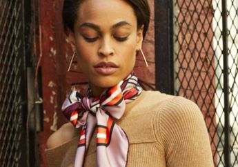 4 Trik Simpel Tampil Pakai Silk Scarf Biar Penampilan Makin Modis!