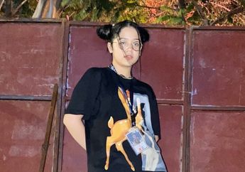 Modis Abis! 5 Gaya Cinta Kuya Tampil Kasual dengan Sneakers & Kaos Kaki!