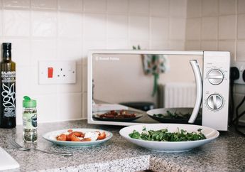 STOP Masukkan Bahan Makanan ini Ke Microwave, Bahayanya Tidak Main-Main Bagi Tubuh