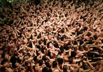 Tidak Takut Dingin dan Corona, Ribuan Penduduk Jepang Berkumpul di Publik dan Mulai Telanjang Bersama, Alasan Aksi Ini Membuat Takjub!