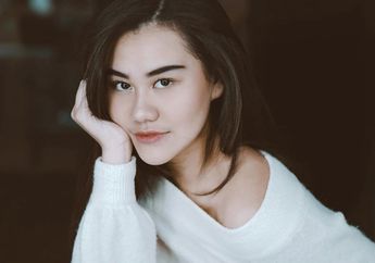 Anti Boring! 4 Cara Aaliyah Massaid, Anak Reza Artamevia Buat Tampil Keren Pakai Atasan Putih!