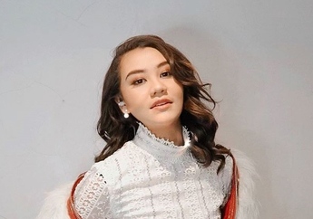 Glamor! Ini 7 Gaya Aaliyah Massaid dengan Outfit Putih nan Elegan!
