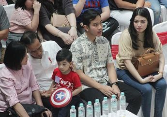 Pernah Ketangkap Kamera Tenteng Tas Mungil Seharga Rumah, Penampilan Selvi Ananda Sewaktu Lebaran Bareng Keluarga Besar Curi Perhatian Netizen: Menantu Orang Nomer Satu Aja Nggak Heboh