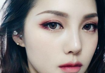 3 Rekomendasi Eyeshadow Glitter Murah Buat Bikin Korean Makeup Look. Cantik Banget!