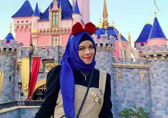 Berani Beda, Kepoin 3 OOTD Pakai Hijab Biru Ala Adik Atta Halilintar, Sajidah Halilintar!