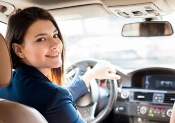 Tetap Ingin Mengemudi Meski Sedang Mengandung? Simak Dulu Tips Keamanan Ini Yuk Ladies!