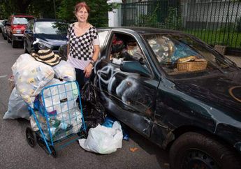 Hanya Gunakan Mobil Bobrok Untuk Mengangkut Sampah Hasil Memulungya, Siapa Sangka Aslinya Wanita Ini Punya Kekayaan Rp110 Triliun, Alasannya Menjadi Pemulung Mengejutkan